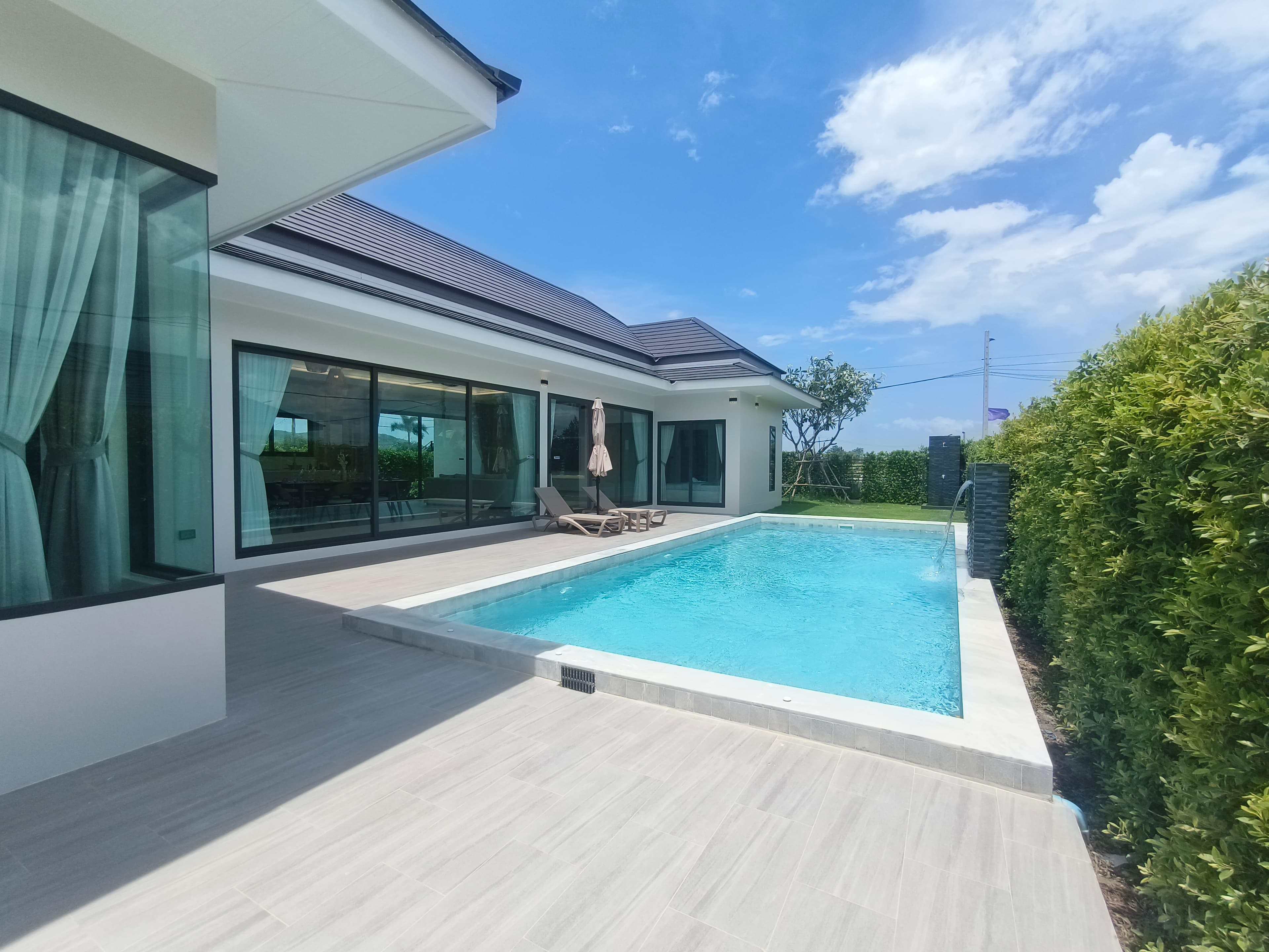 L'UX VILLA Private Pool Villa Move-In Ready