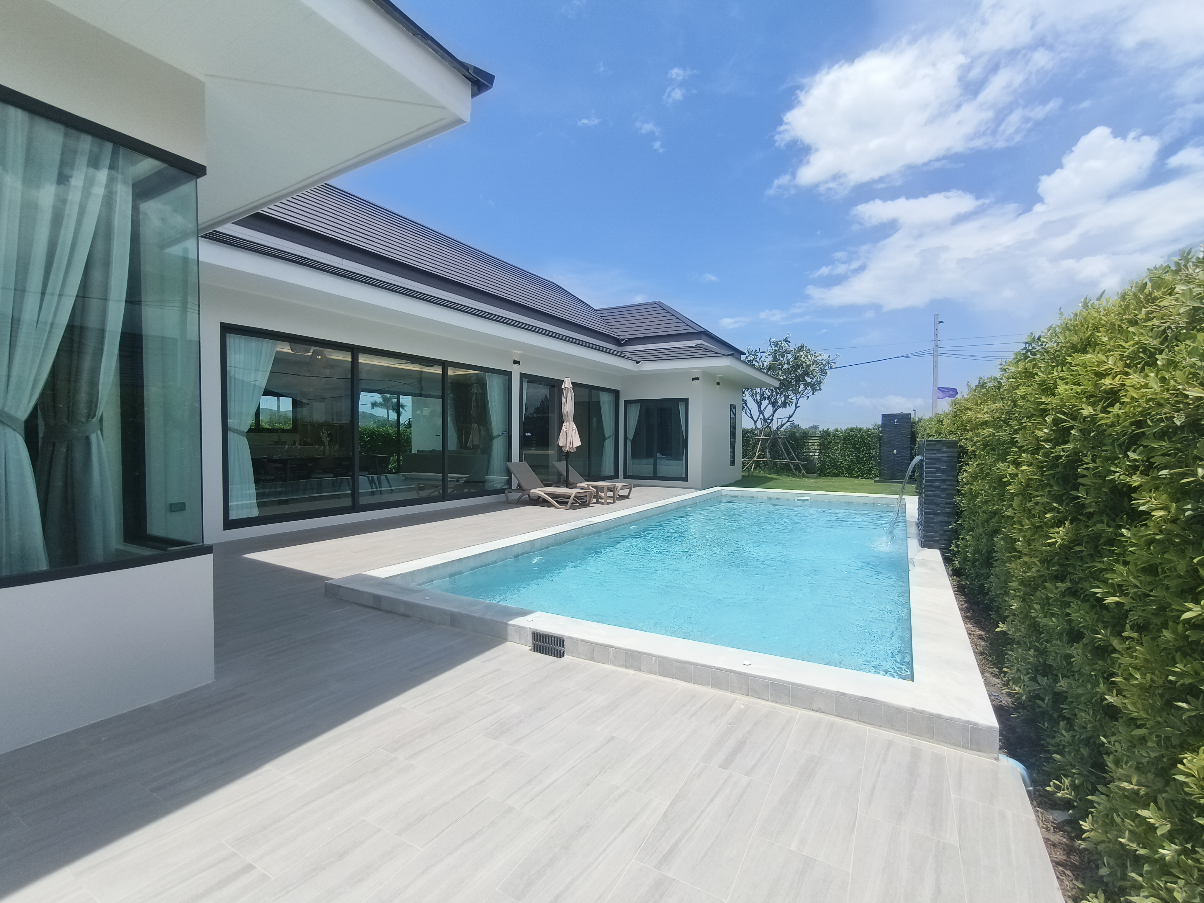 L'UX VILLA Private Pool Villa Move-In Ready